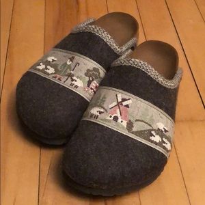 Embroidered Ribbon Birkenstock wool clogs